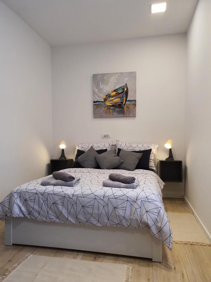 Connor Apartment Пула Екстериор снимка