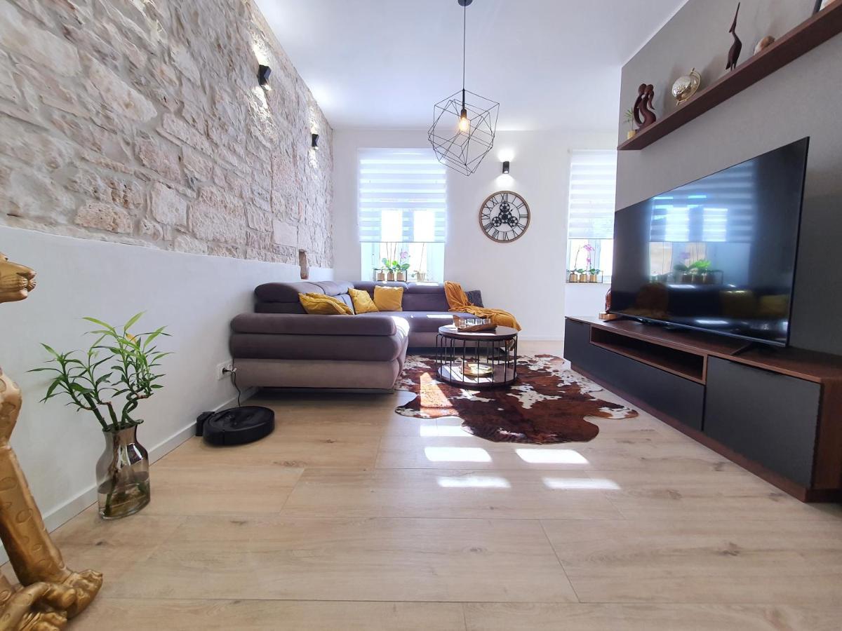 Connor Apartment Пула Екстериор снимка