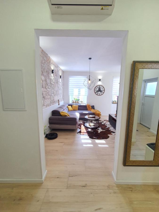 Connor Apartment Пула Екстериор снимка
