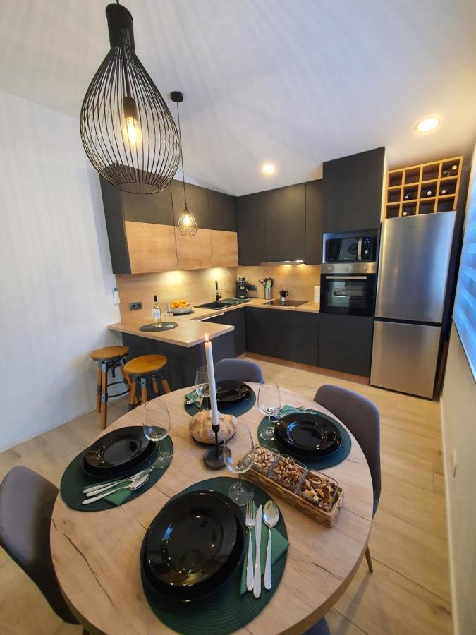 Connor Apartment Пула Екстериор снимка