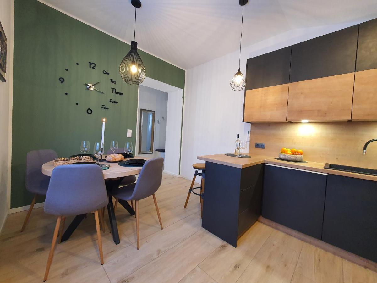 Connor Apartment Пула Екстериор снимка